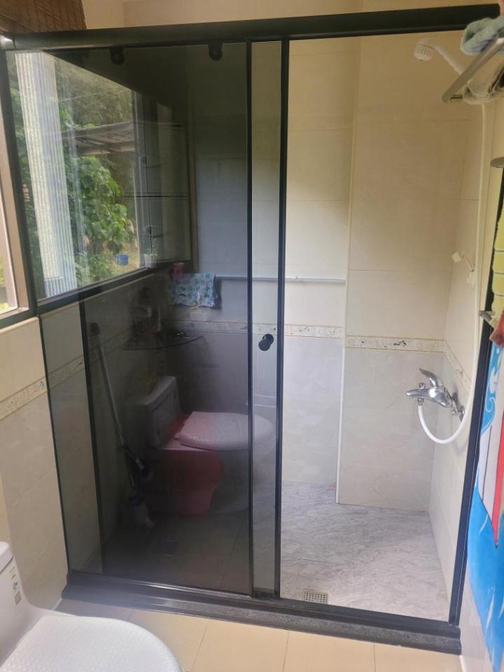 淋浴拉門安裝維修案件圖片