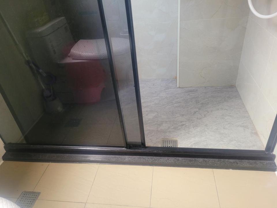 淋浴拉門安裝維修案件圖片