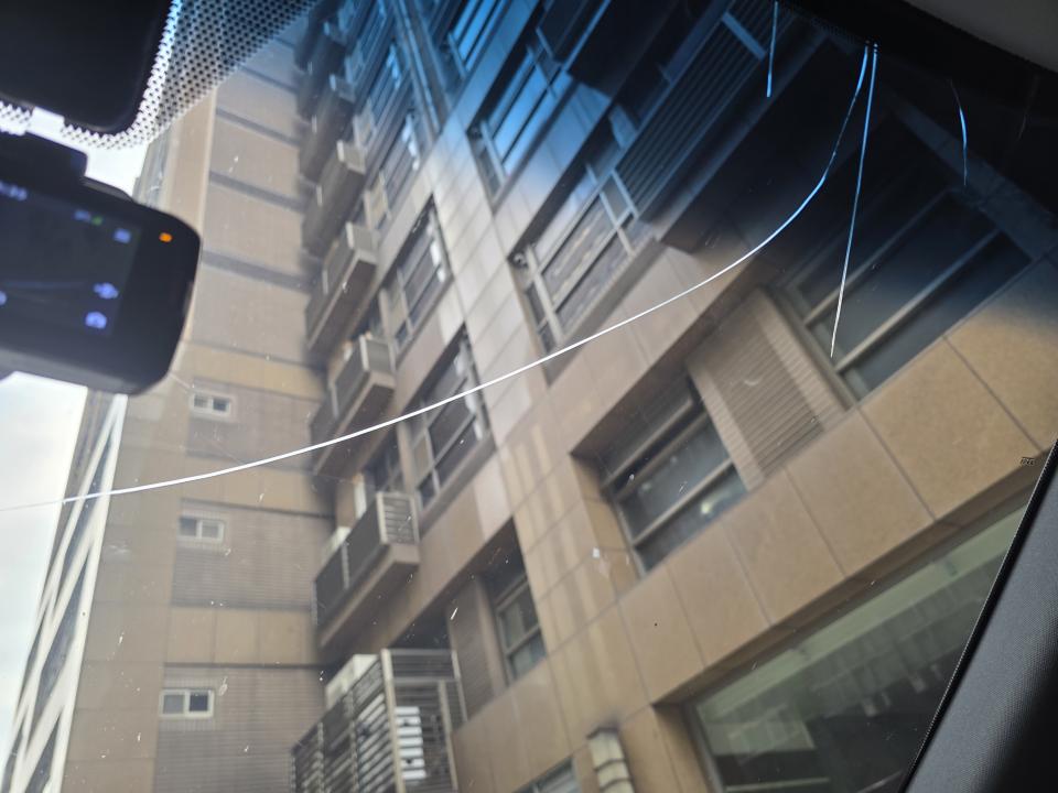 汽車玻璃修補案件圖片