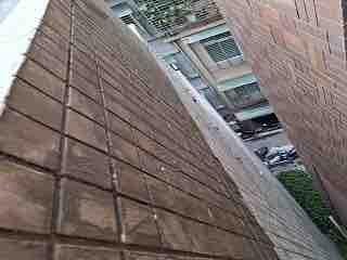 攻頂有限公司 - 屋頂女兒牆內外側牆面施作防水層（施工前）