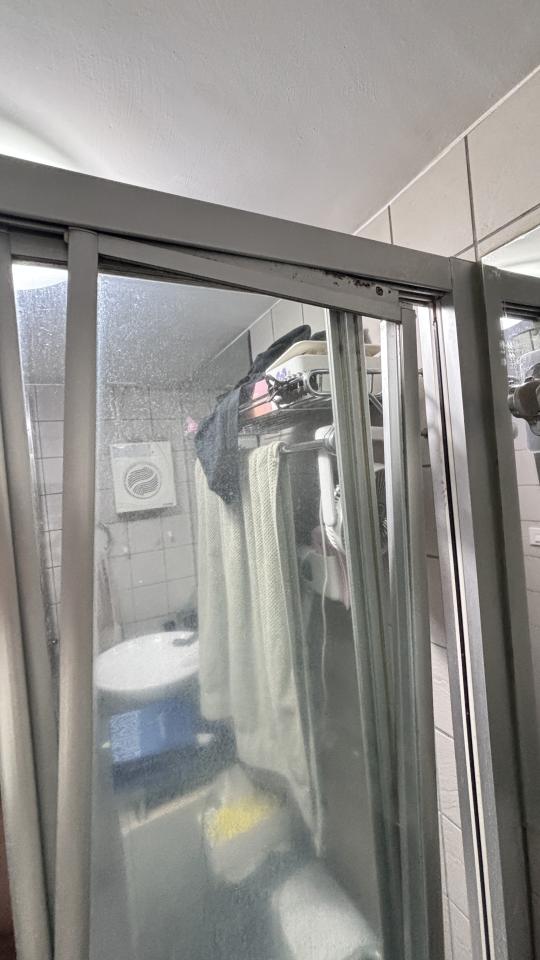淋浴拉門安裝維修案件圖片