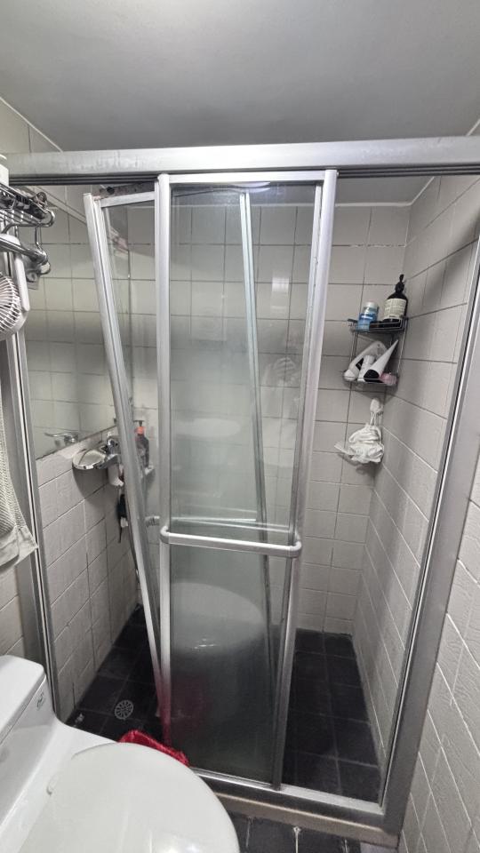 淋浴拉門安裝維修案件圖片