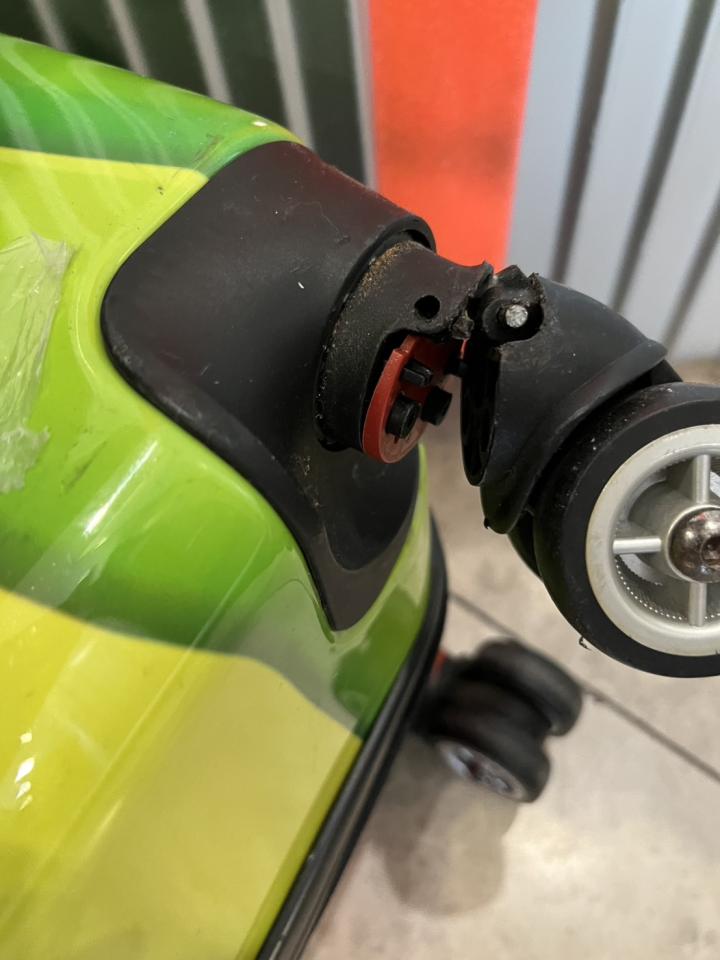 行李箱維修案件圖片