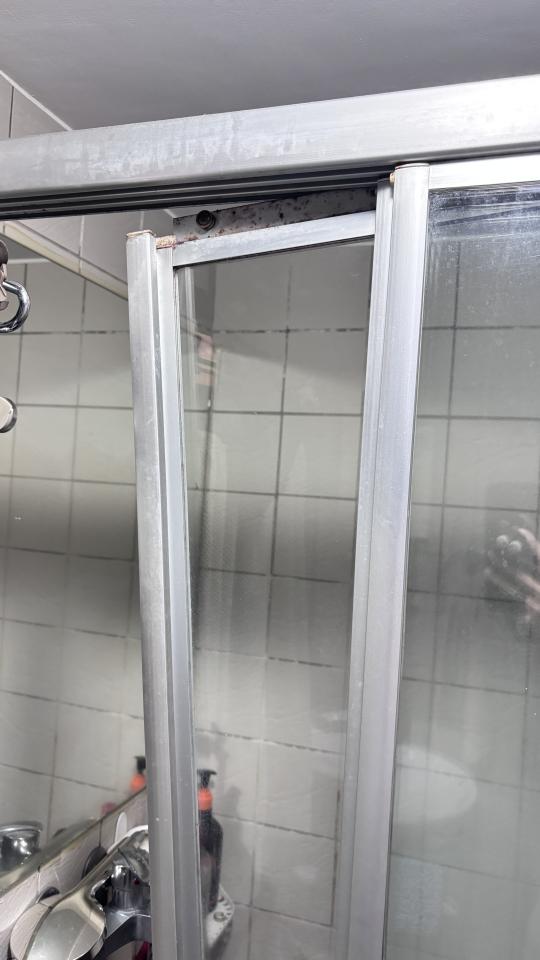 淋浴拉門安裝維修案件圖片