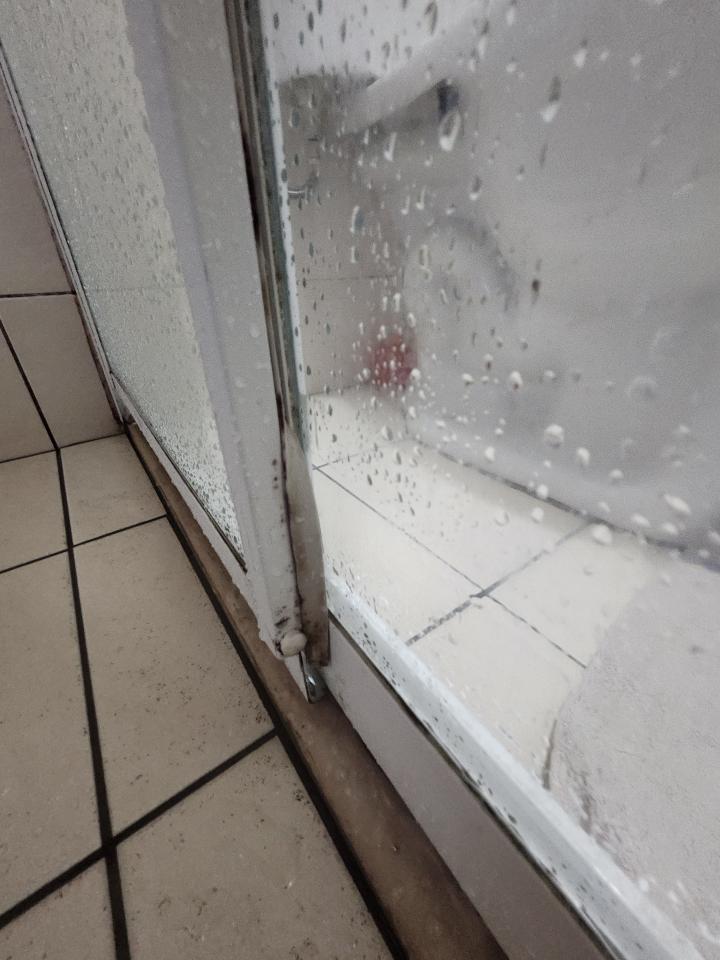 淋浴拉門安裝維修案件圖片