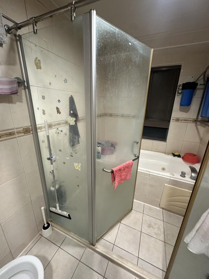 淋浴拉門安裝維修案件圖片