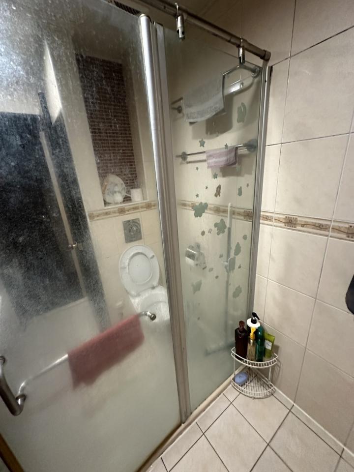 淋浴拉門安裝維修案件圖片