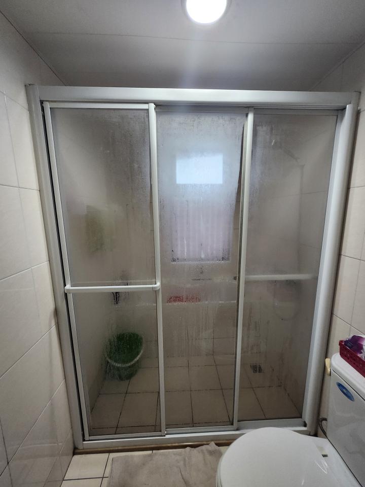 淋浴拉門安裝維修案件圖片