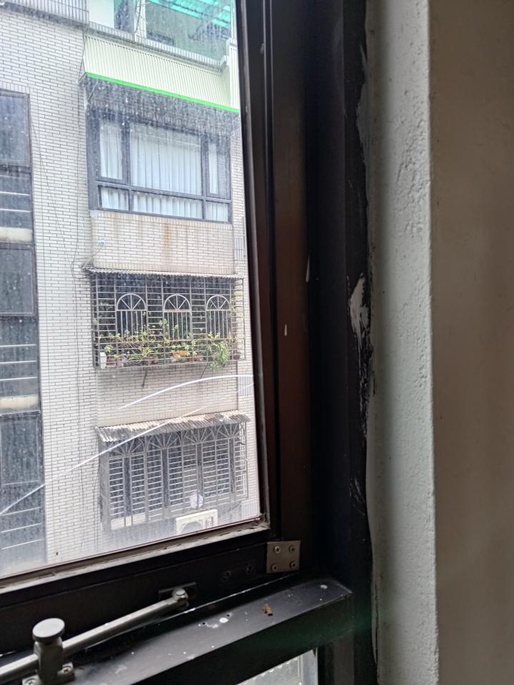 窗戶維修案件圖片