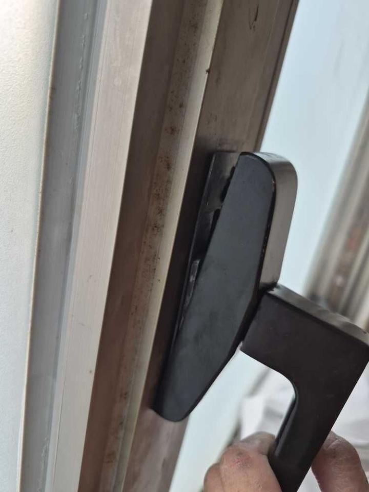 窗戶維修案件圖片