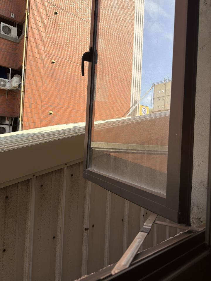 窗戶維修案件圖片