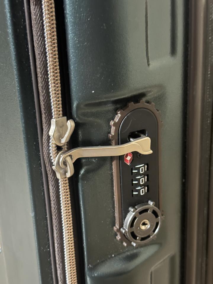 行李箱維修案件圖片