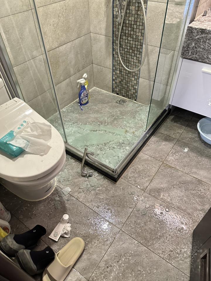 淋浴拉門安裝維修案件圖片