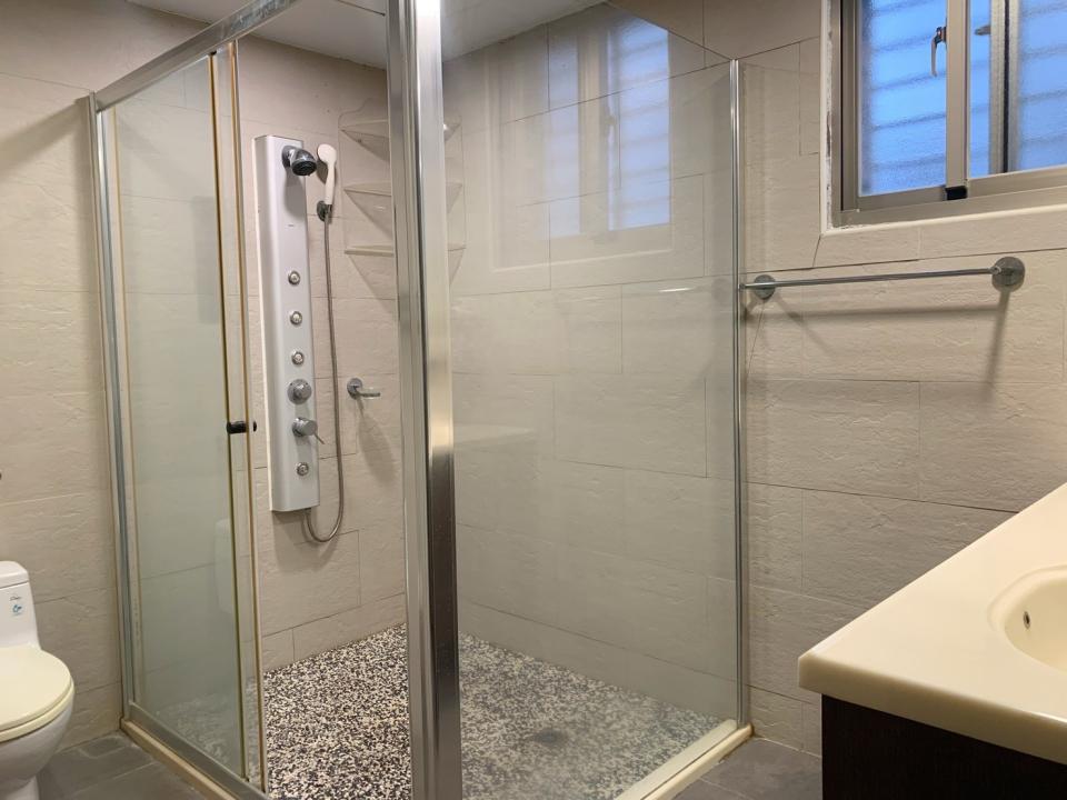 淋浴拉門安裝維修案件圖片