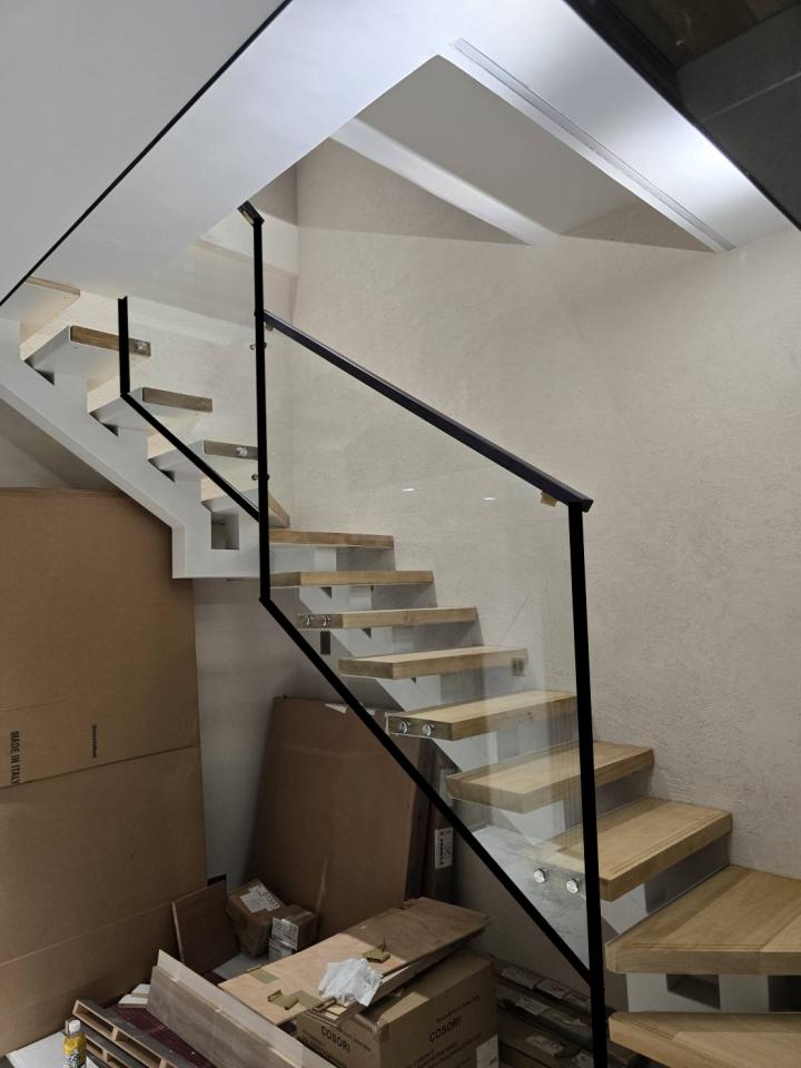 樓梯扶手案件圖片