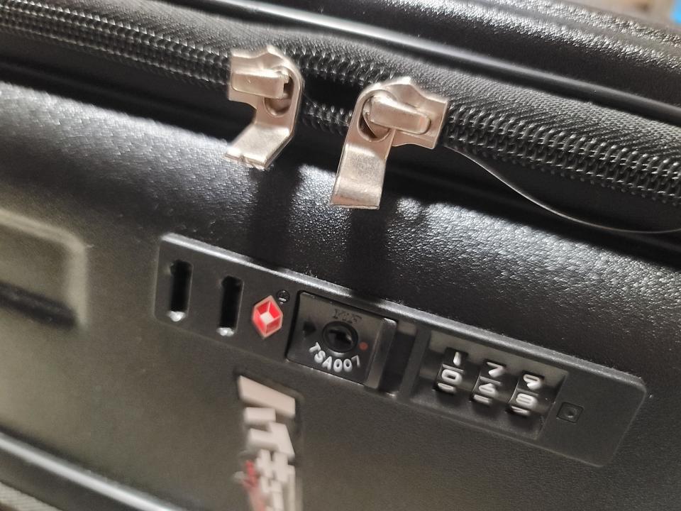 行李箱維修案件圖片