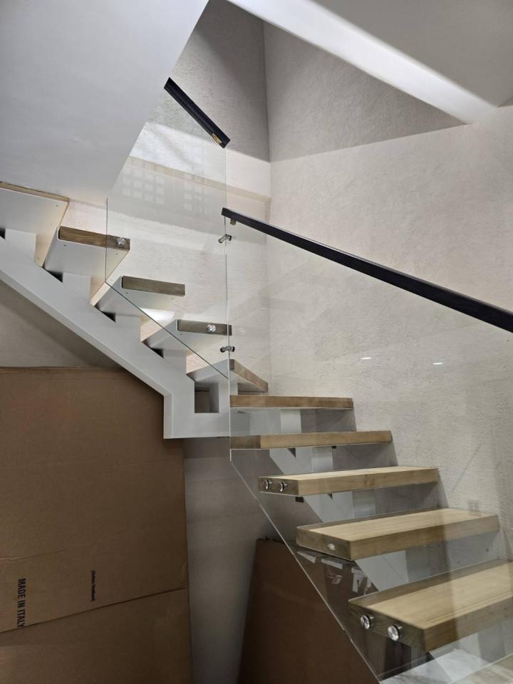 樓梯扶手案件圖片