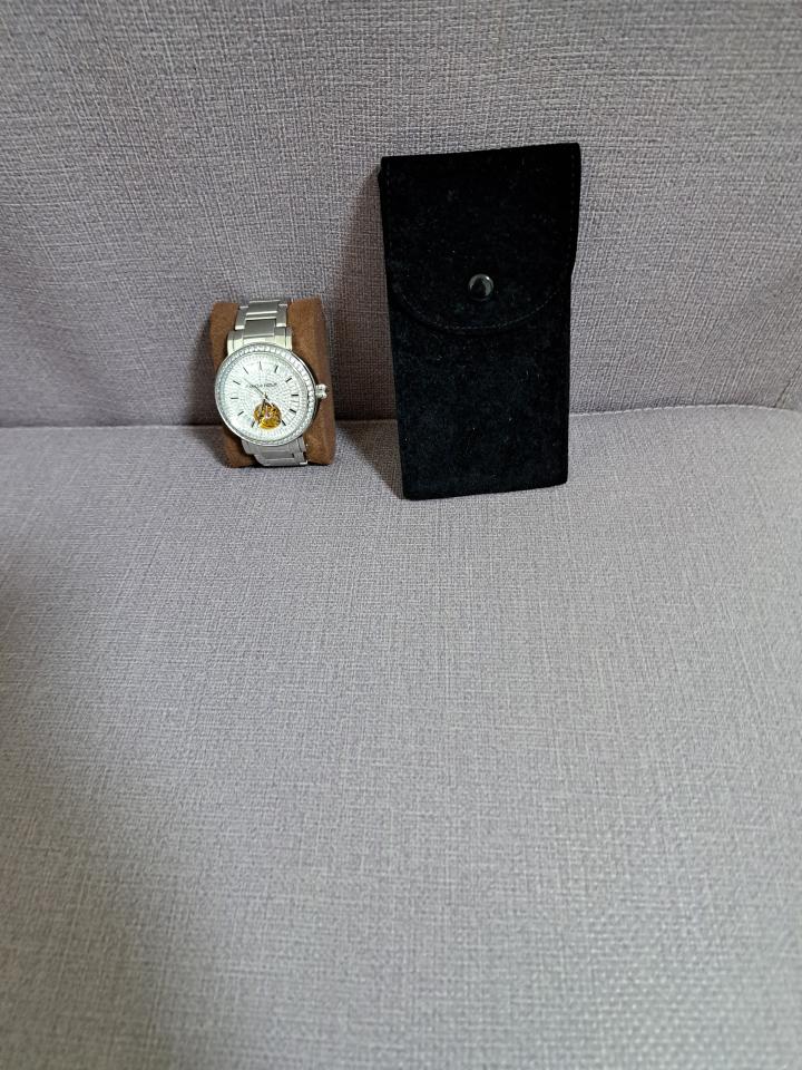 鐘錶行案件圖片