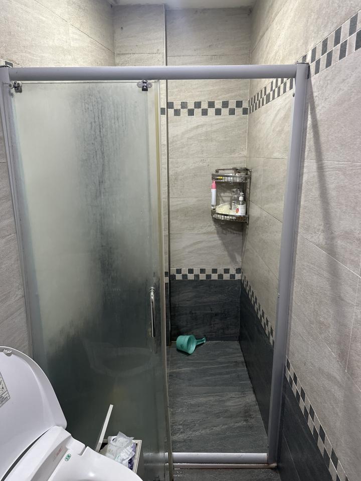 淋浴拉門安裝維修案件圖片