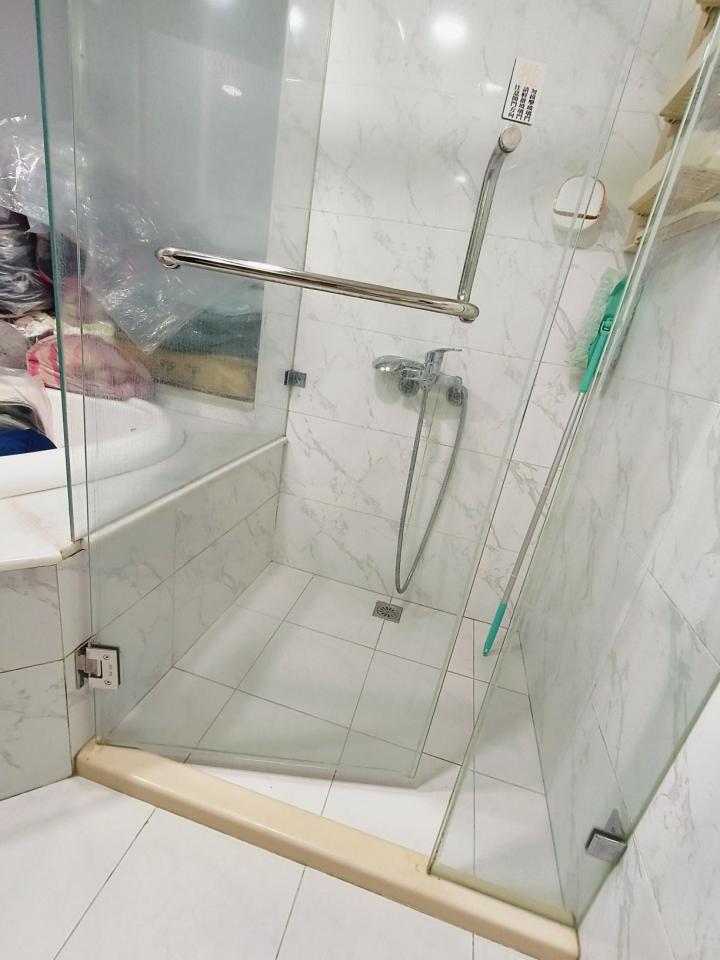 淋浴拉門安裝維修案件圖片
