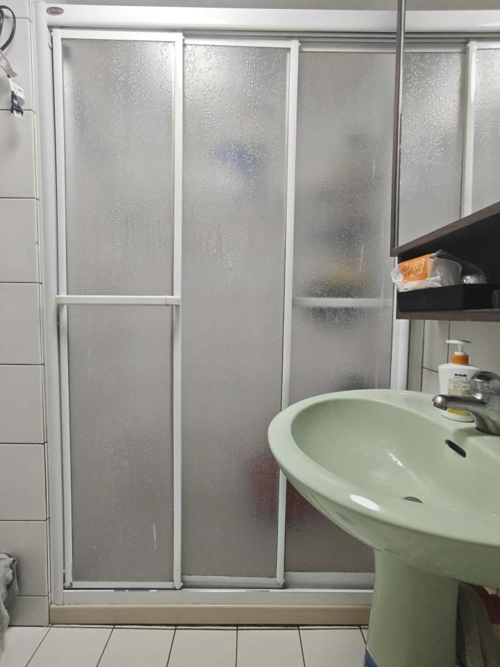 淋浴拉門安裝維修案件圖片