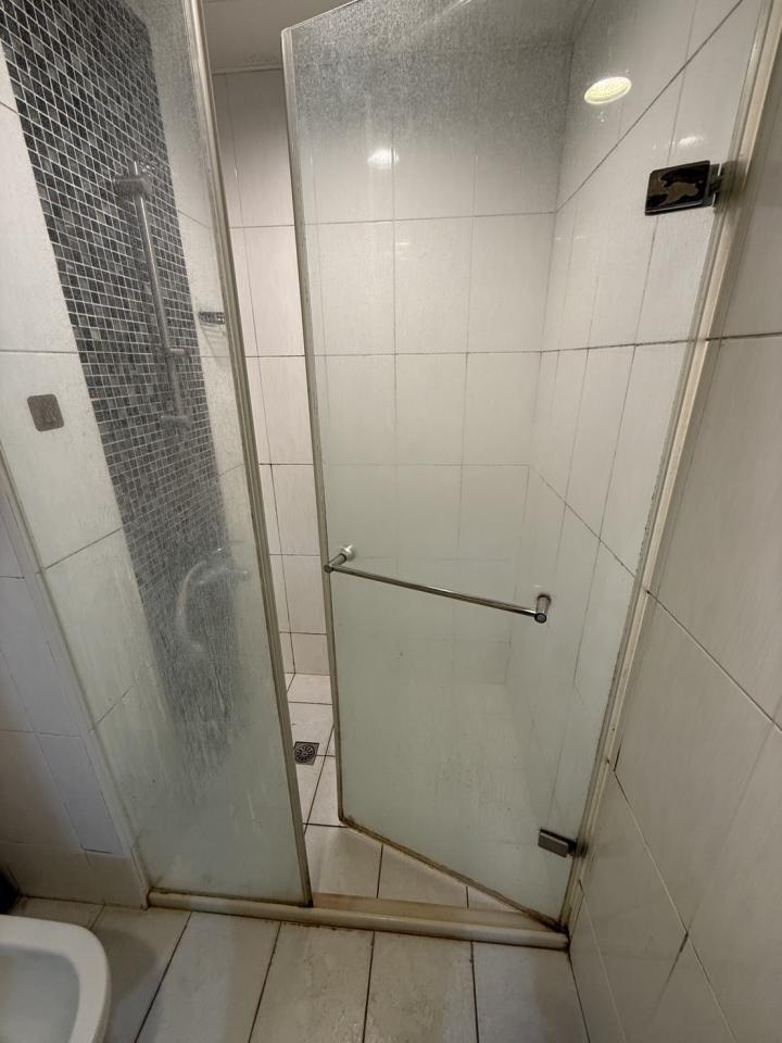 淋浴拉門安裝維修案件圖片