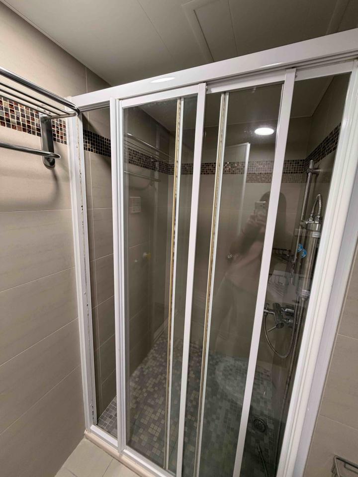 淋浴拉門安裝維修案件圖片