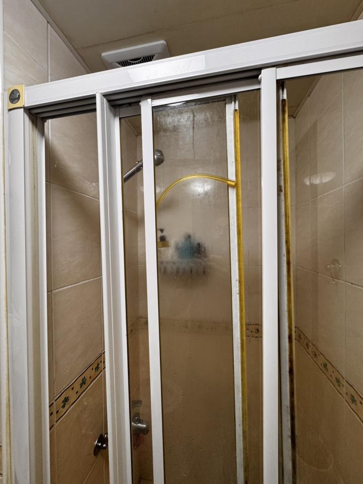 淋浴拉門安裝維修案件圖片