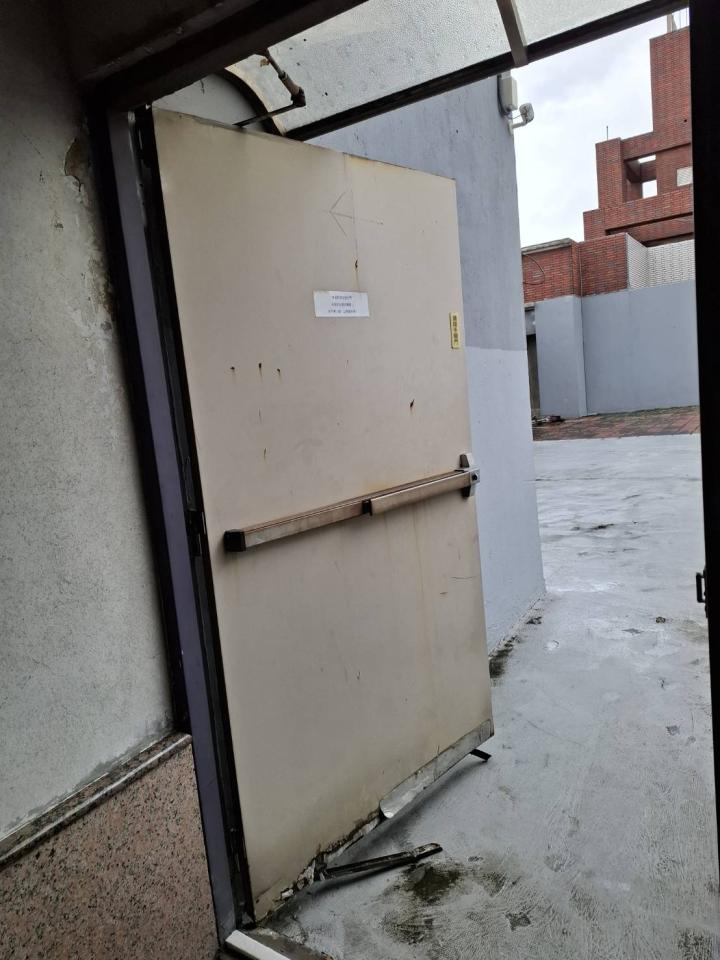 門片維修案件圖片