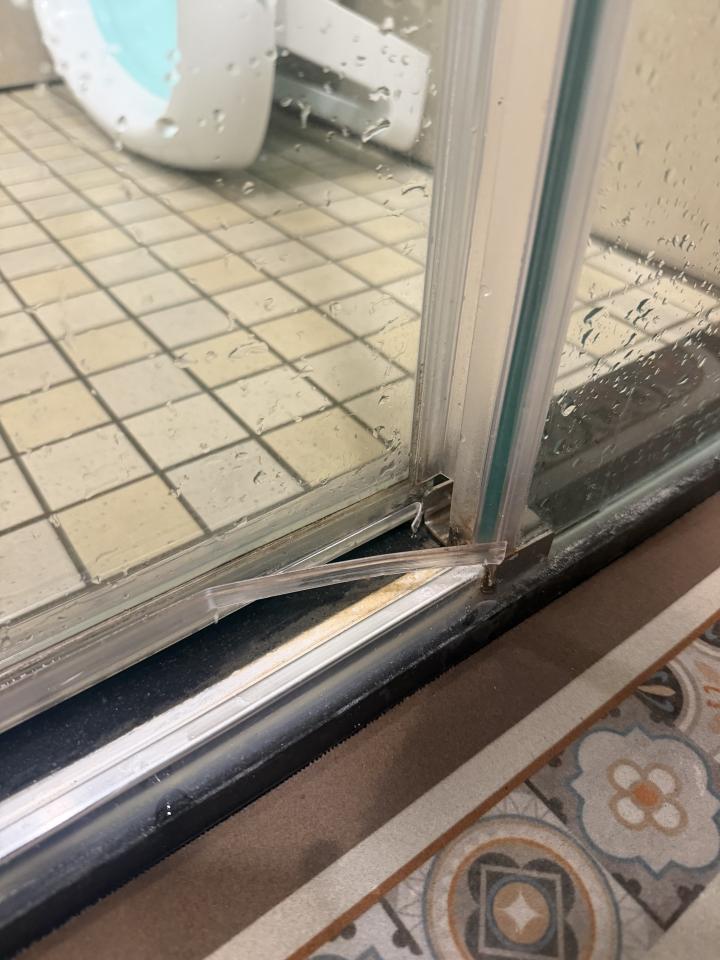 淋浴拉門安裝維修案件圖片