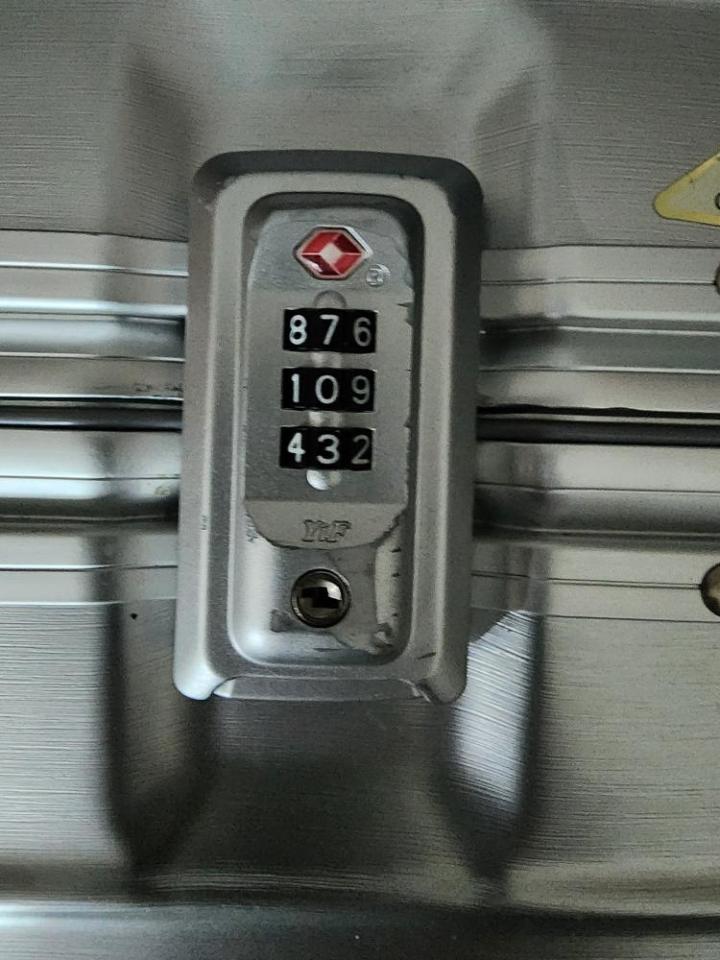 行李箱維修案件圖片