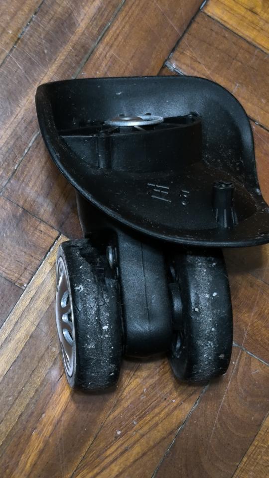 行李箱維修案件圖片