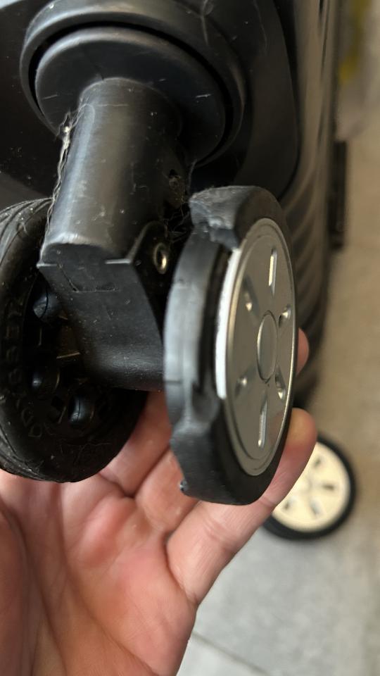 行李箱維修案件圖片