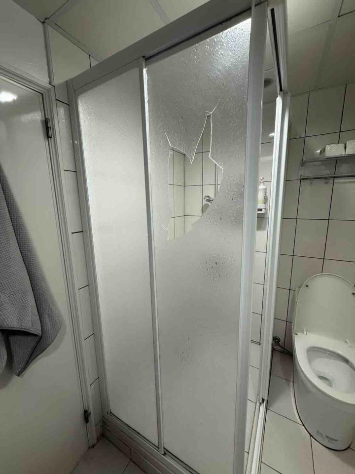 淋浴拉門安裝維修案件圖片