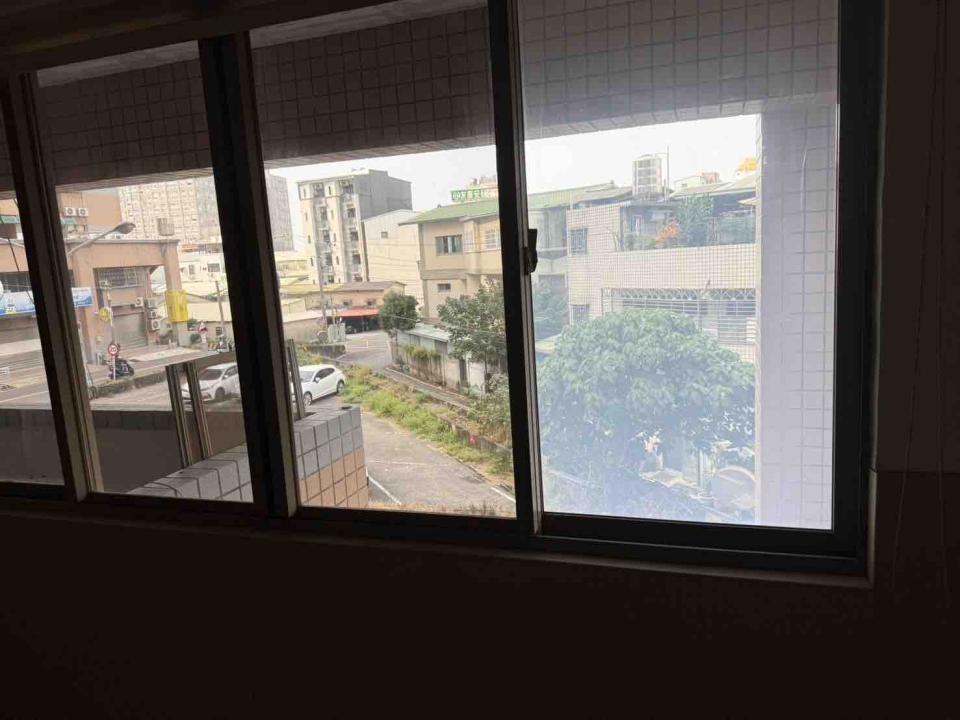 窗戶維修案件圖片