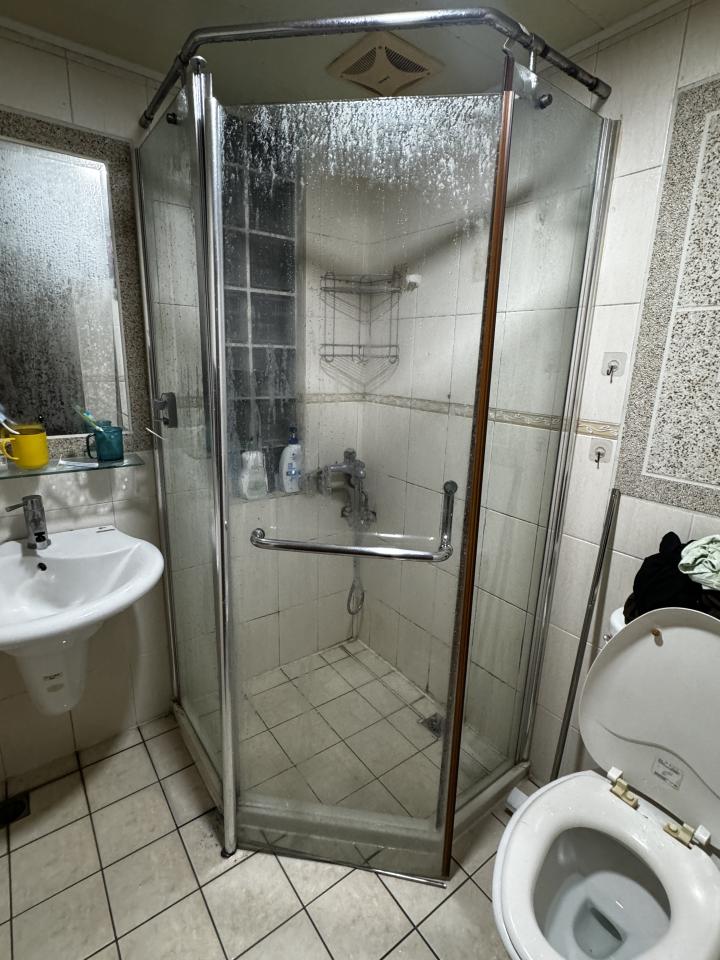 淋浴拉門安裝維修案件圖片