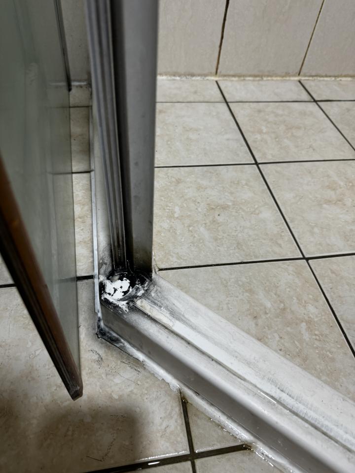 淋浴拉門安裝維修案件圖片