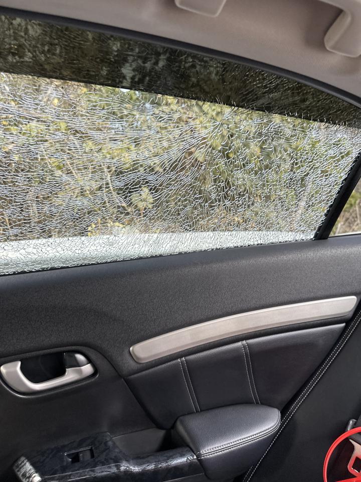 汽車玻璃修補案件圖片