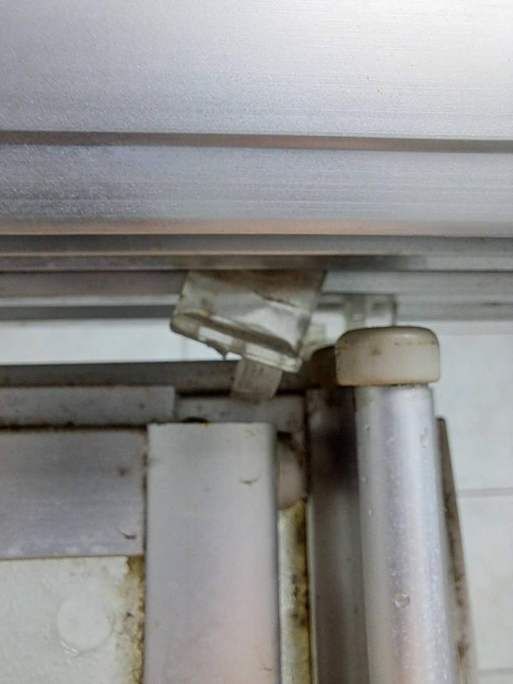 淋浴拉門安裝維修案件圖片