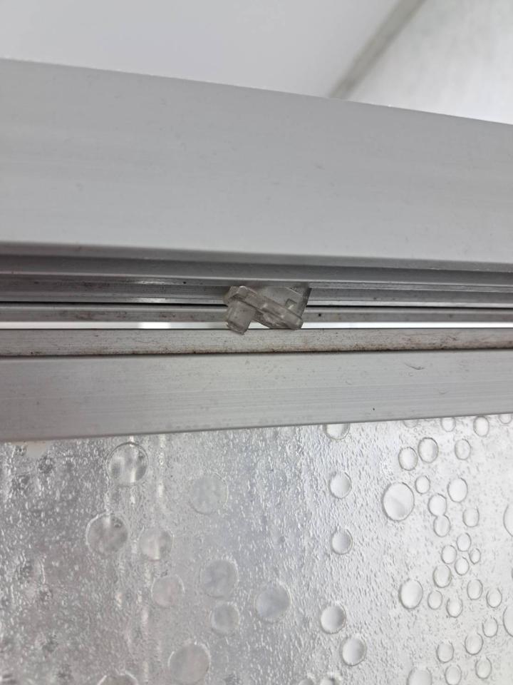 淋浴拉門安裝維修案件圖片