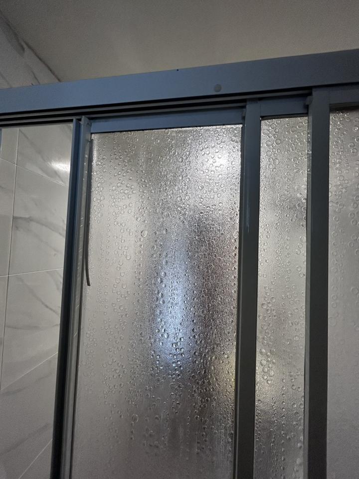 淋浴拉門安裝維修案件圖片
