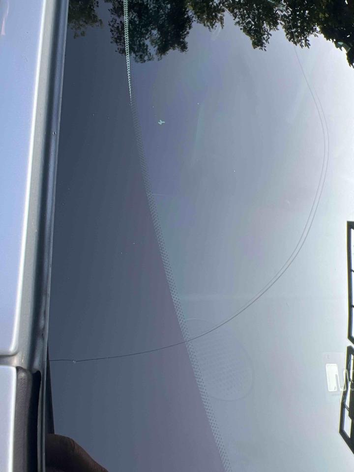 汽車玻璃修補案件圖片