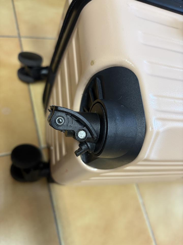 行李箱維修案件圖片