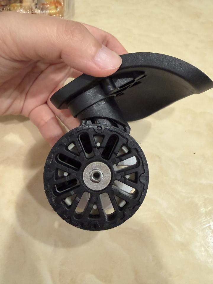 行李箱維修案件圖片