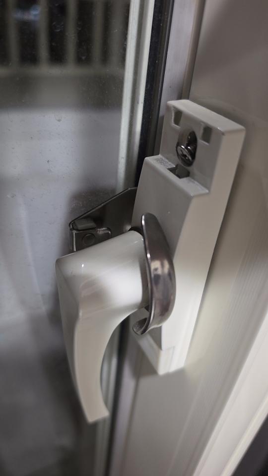 窗戶維修案件圖片