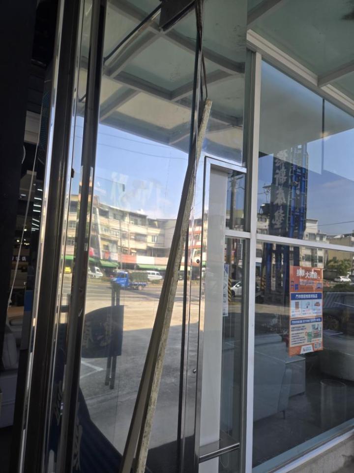 門片維修案件圖片