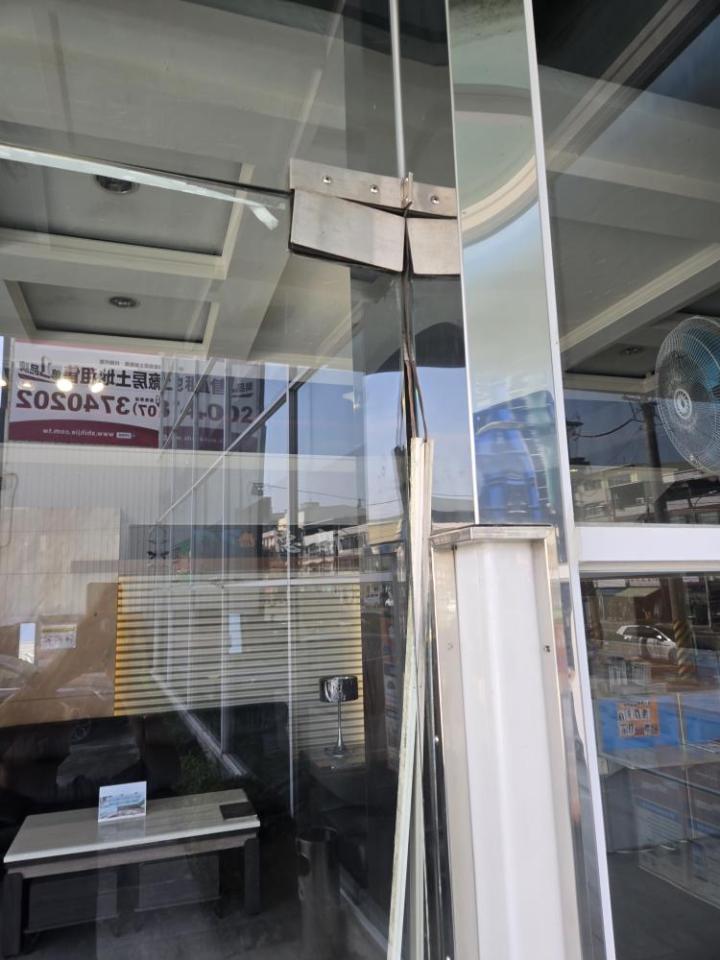 門片維修案件圖片