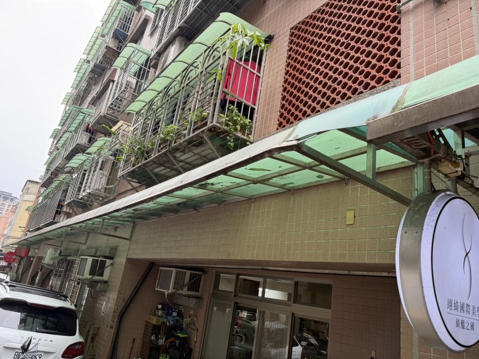 屋簷排水槽施工案件圖片