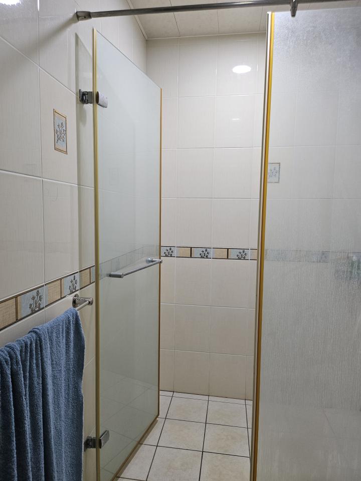 淋浴拉門安裝維修案件圖片