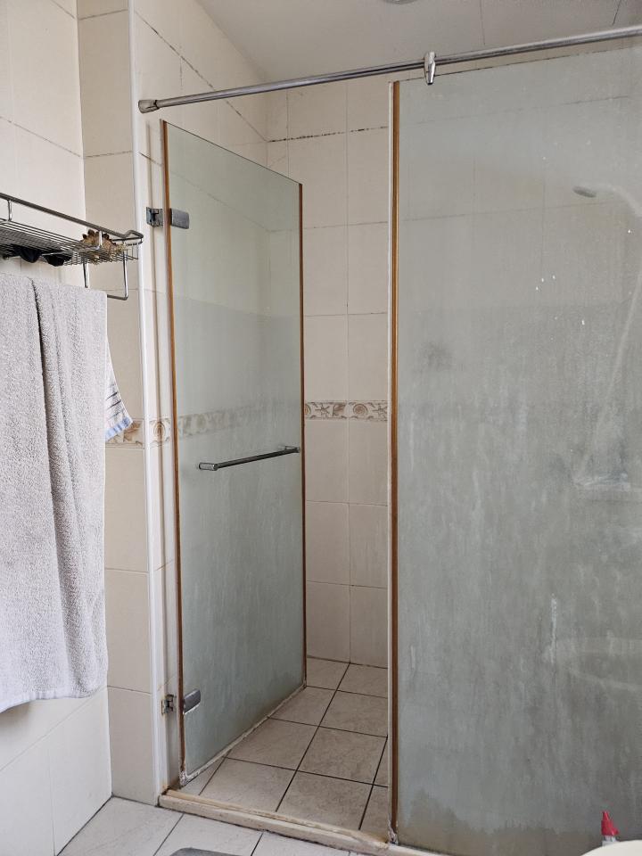 淋浴拉門安裝維修案件圖片